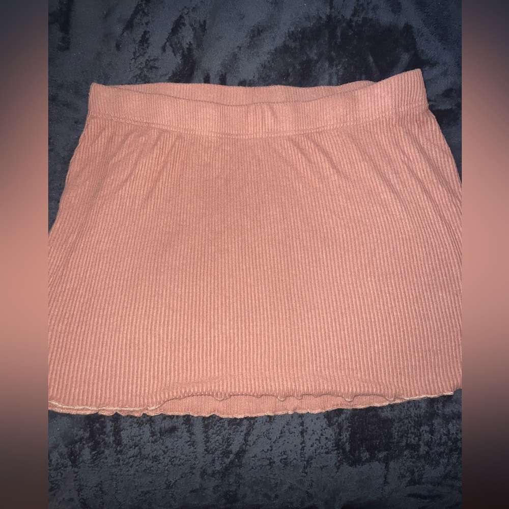 Skirt with lettuce trimming